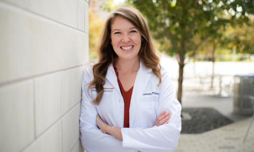 Laura Cannon headshot